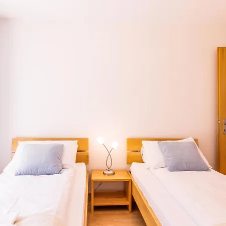 Appartement Aquila 2 *